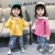 女性の赤ちゃんの服の年齢2019新型の子供服の女性の洋服の帽子のシャツー1-2-5歳のかわない韩国版の女性のコ-トは100%捺染レイコの子供服の下の青い100ヤドの身长の85-95 cm 2-3歳です。